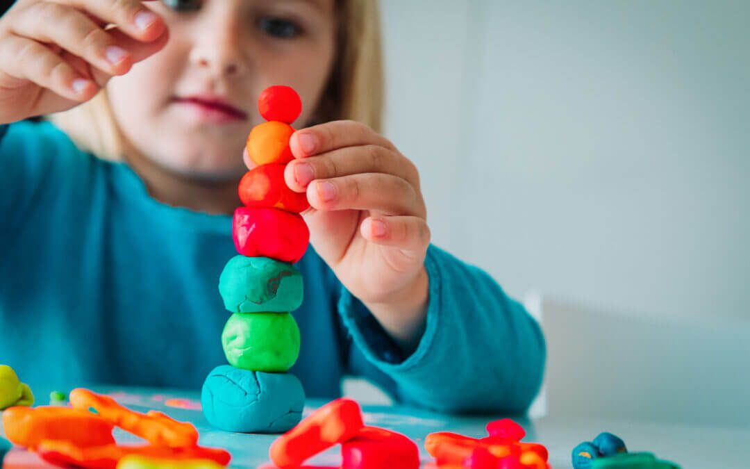 Aprenda a fazer massinha de modelar em casa